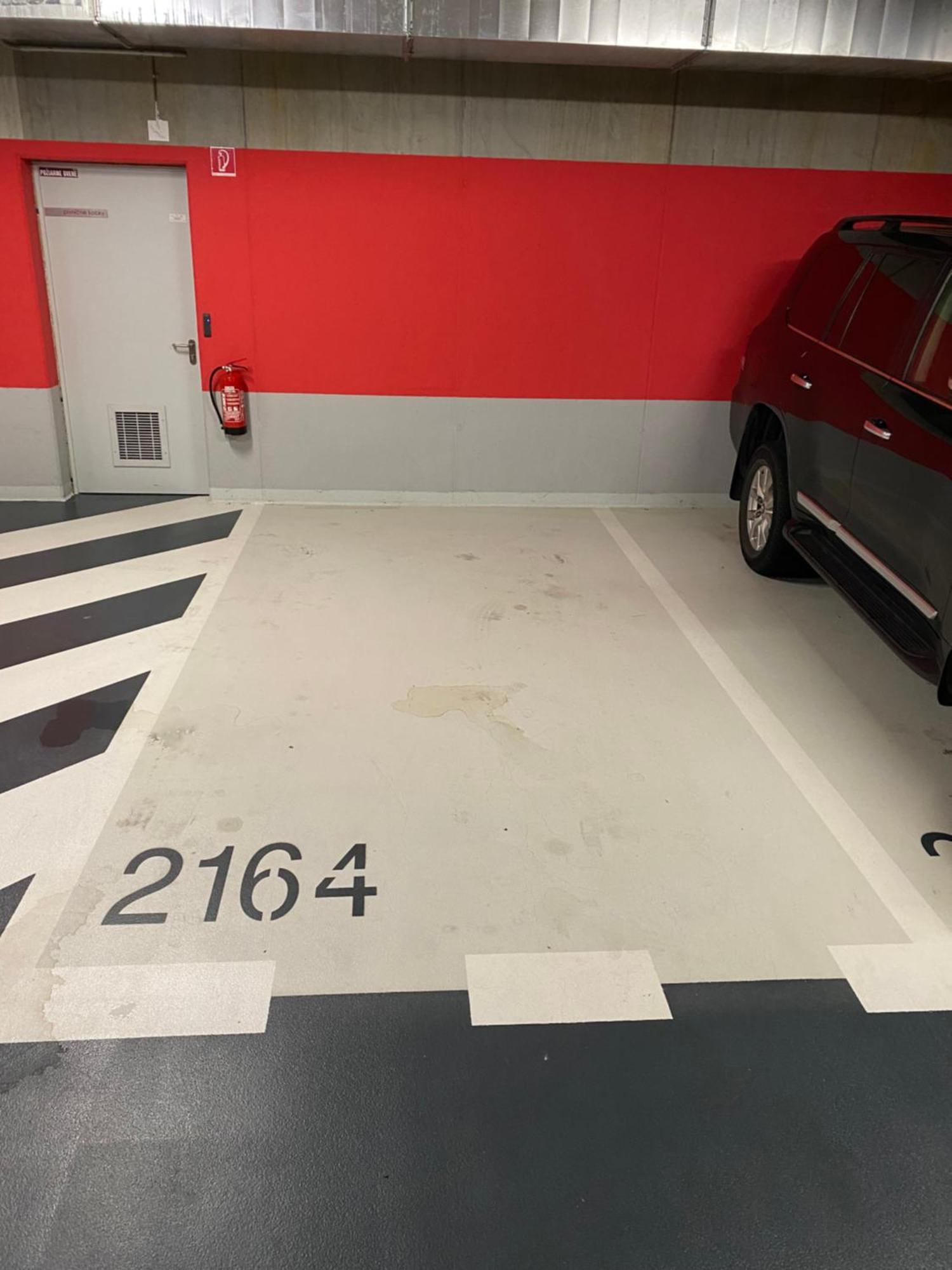 Lia Apartman - Private Parking Братислава Екстер'єр фото